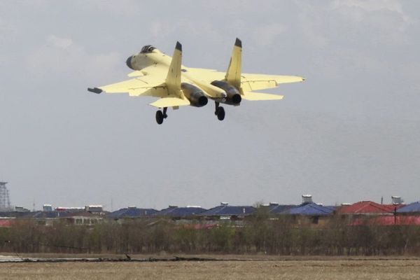 資料圖：國產(chǎn)殲-15艦載戰(zhàn)機。