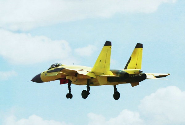 資料圖：國產(chǎn)殲-15艦載戰(zhàn)機。