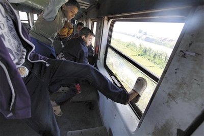 埃及校車(chē)事故38名遇難幼童每人獲賠1500美元