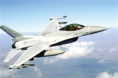 韓軍KF-16戰(zhàn)斗機 可執(zhí)行空中監(jiān)控和打擊，若與F-15K戰(zhàn)斗機進行巡邏飛行，每天至少花18萬美元。