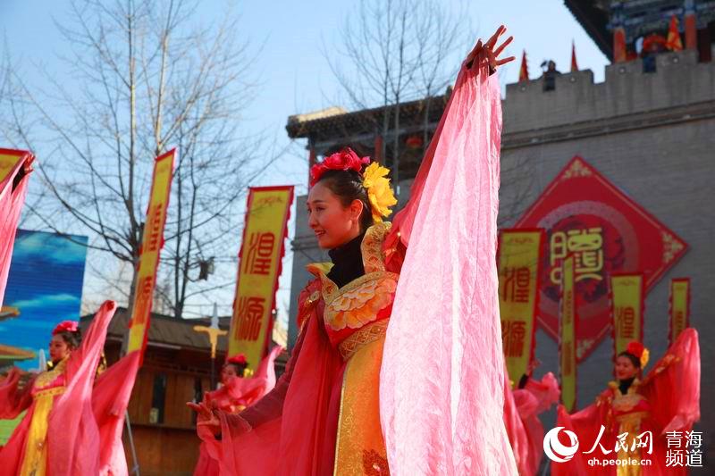 網(wǎng)絡媒體走轉(zhuǎn)改：古城萬人慶臘八 粥香暖心迎新年【12】