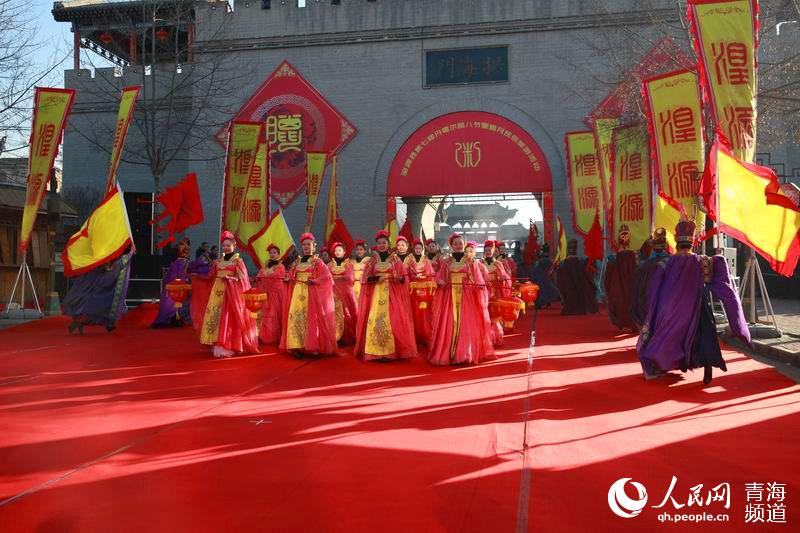 網(wǎng)絡(luò)媒體走轉(zhuǎn)改：古城萬(wàn)人慶臘八 粥香暖心迎新年【13】