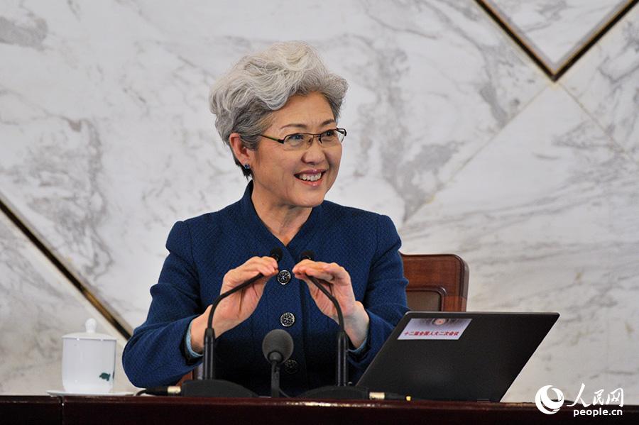 全國(guó)人大會(huì)議女發(fā)言人傅瑩。人民網(wǎng)記者 于凱 攝影