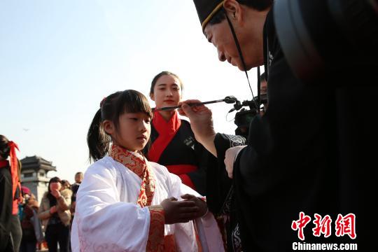 朱砂開(kāi)智?！堖h(yuǎn)　攝